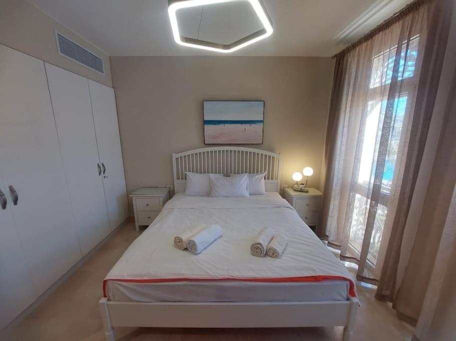 Mangroovy - 2br La Blanca Pool View *