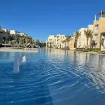 Mangroovy - 2Br La Blanca Pool View