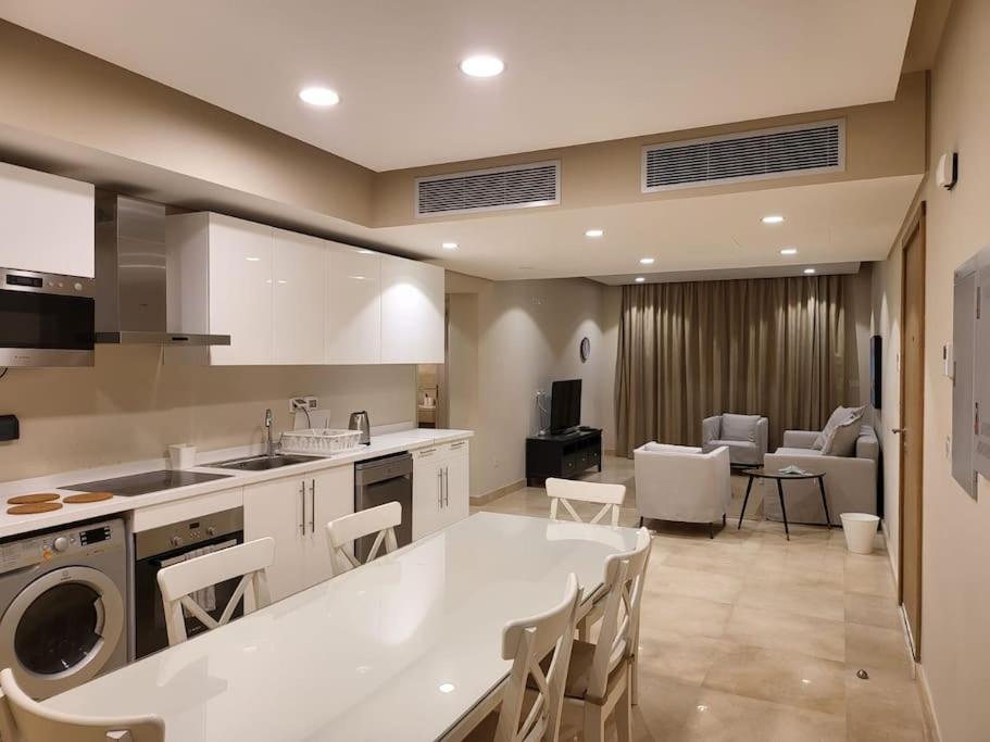 Mangroovy - 2br La Blanca Pool View *